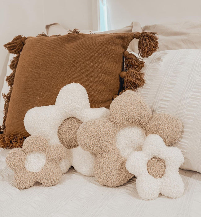 Henry & Flo | Large Daisy Cushion